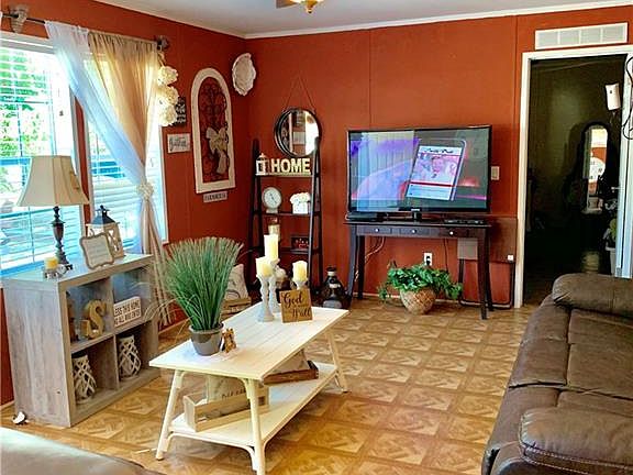3rd image of 404/406 13th St SE