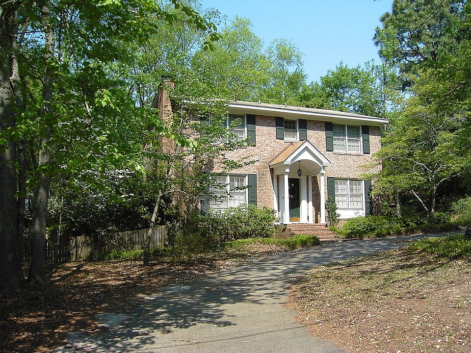 Beautiful Colonial in Kalmia Hills