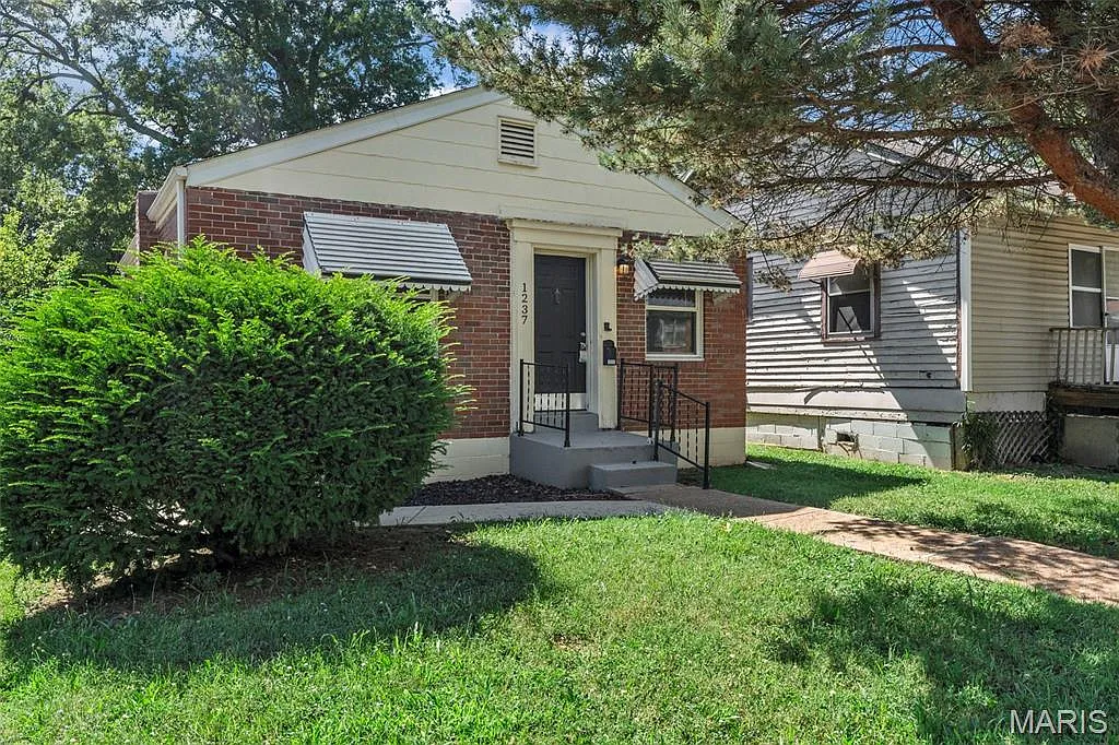 1237 Fairview Ave photo 1