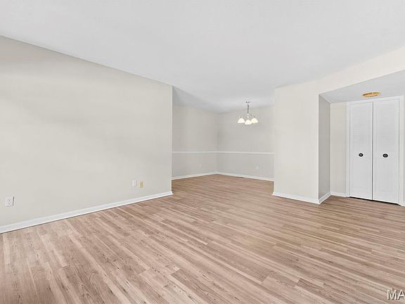 4th image of 4351 Chateau De Ville Dr APT A