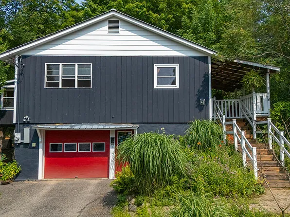 21 Jenkins St, Saranac Lake, NY 12983