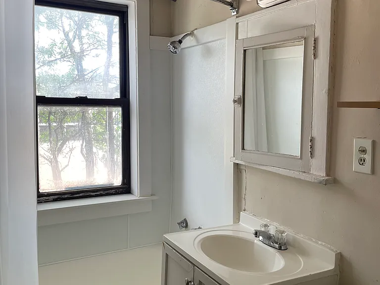 1211 W Elmdale #2B — Photo 10