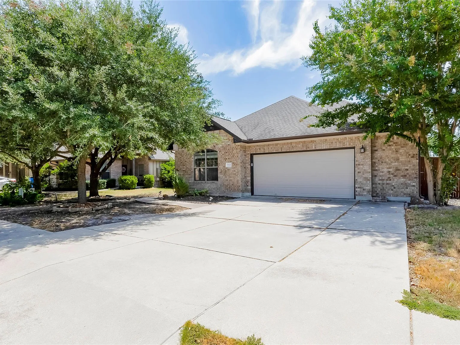 3 bed, 2.0 bath, 2232 sqft, $2,250 — Photo 2