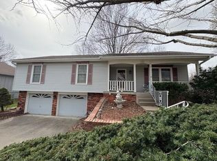 1009 SE 3rd Ter, Lees Summit, MO 64063