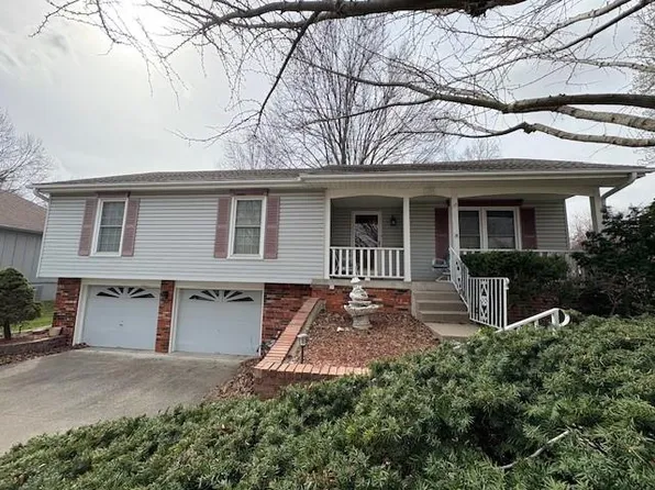 1009 SE 3rd Ter, Lees Summit, MO 64063
