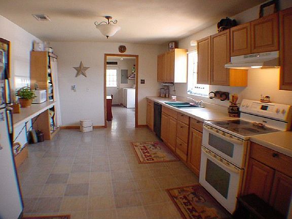 4th image of 680 Rolling Oaks Dr