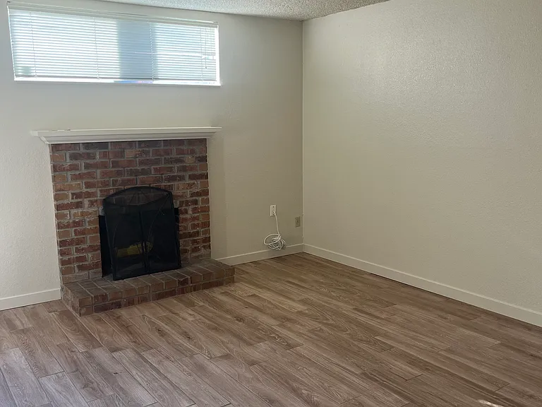 2324 V St — Photo 5