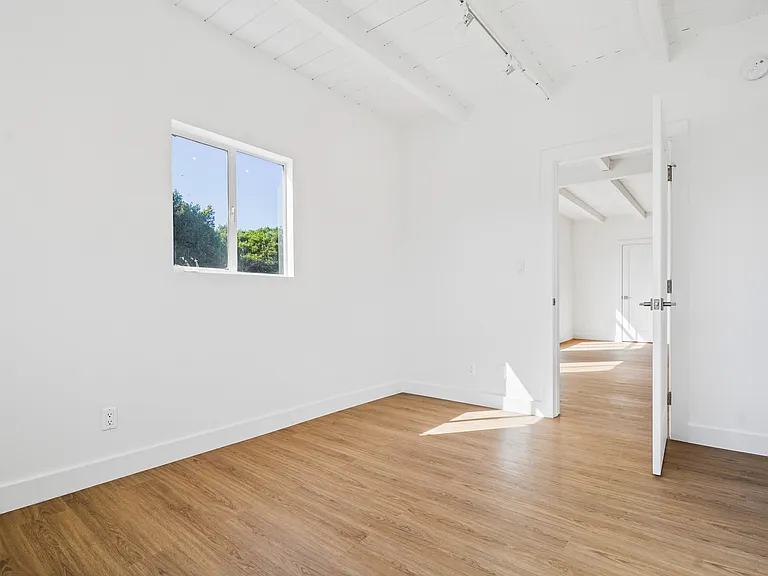 920 Marine St #4 — Photo 12