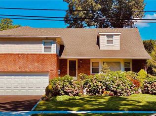 491 Gifford Ave, Oceanside, NY 11572