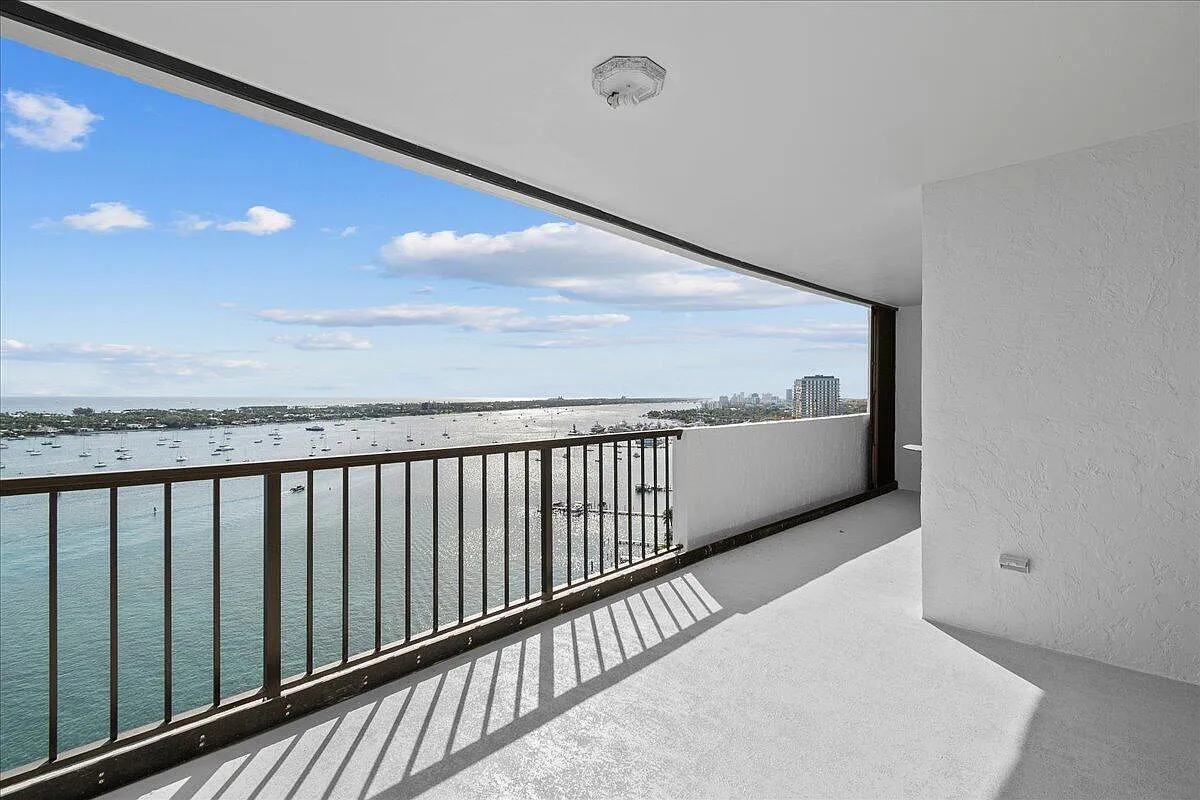 Placido Mar — Photo 1
