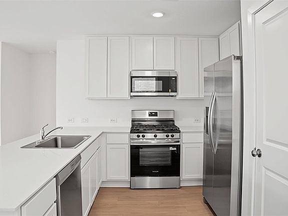 3rd image of 16819 Spotted Oak Dr