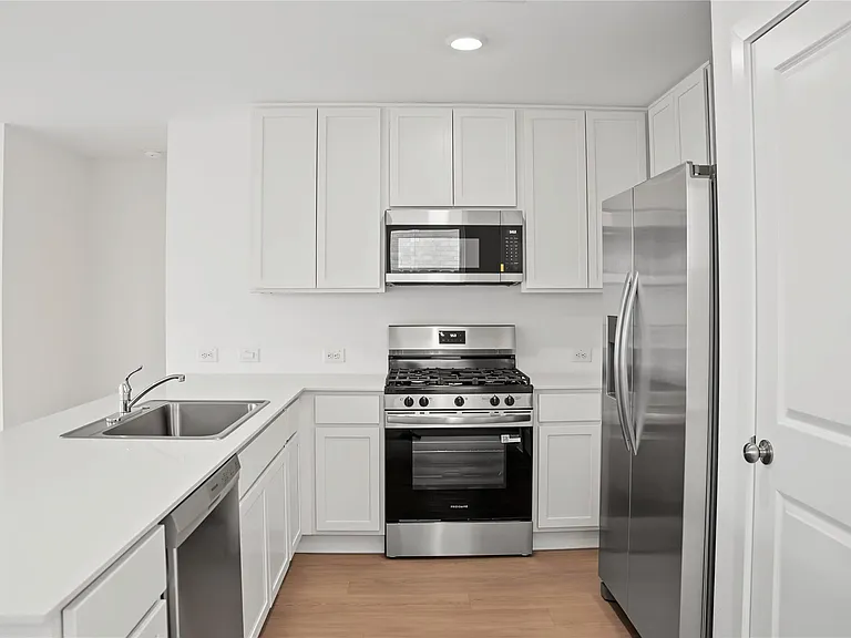 16819 Spotted Oak Dr — Photo 3
