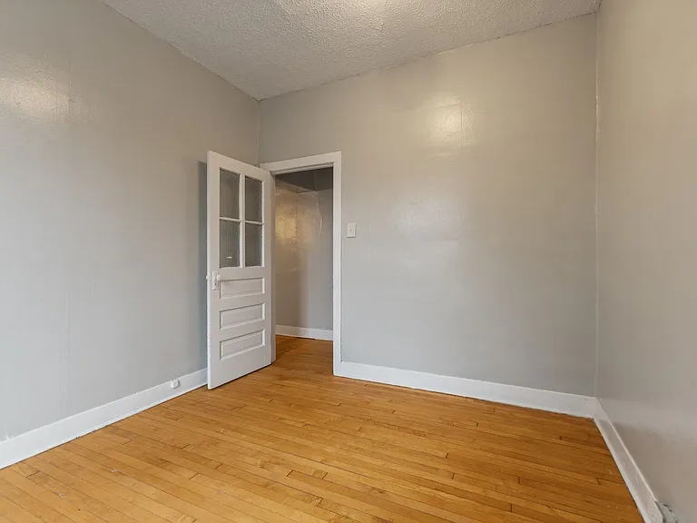 Essex Apartments — Photo 20
