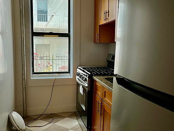 5th image of 60 Seaman Ave APT 1H