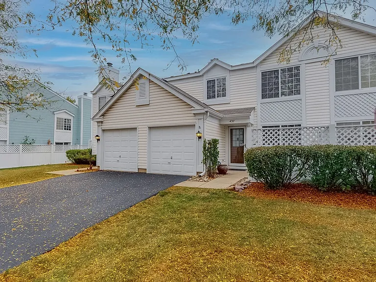 437 Thomas Jefferson Ct — Photo 1