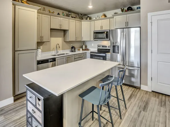 2101 N Main St Unit 306, Sunset, UT 84015