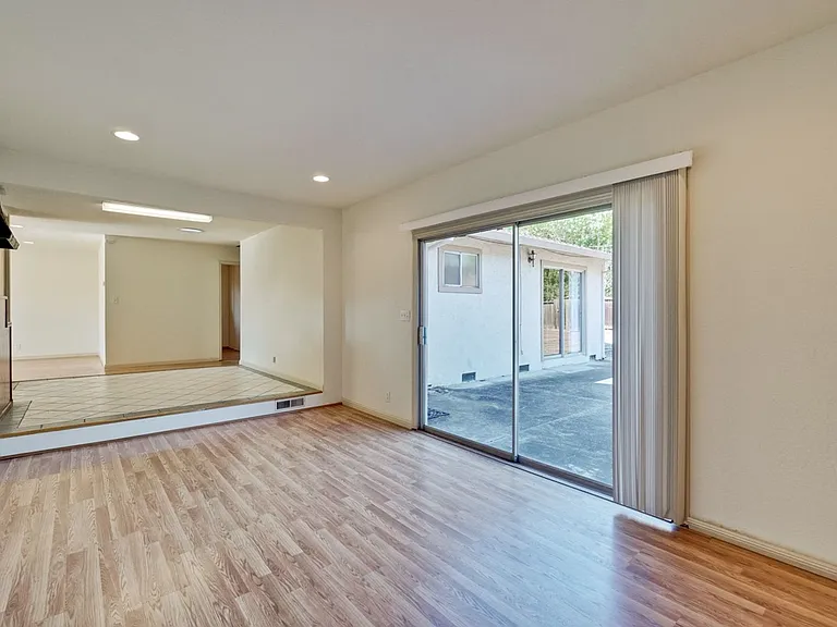 1109 White Cliff Dr — Photo 12