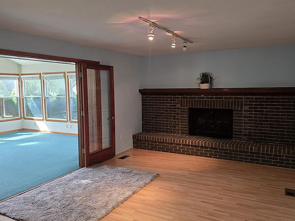 3rd image of 5189 Old Cove Rd