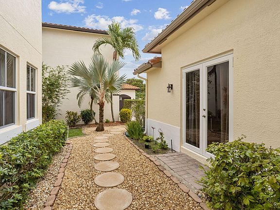 4th image of 4067 Artesa Drive