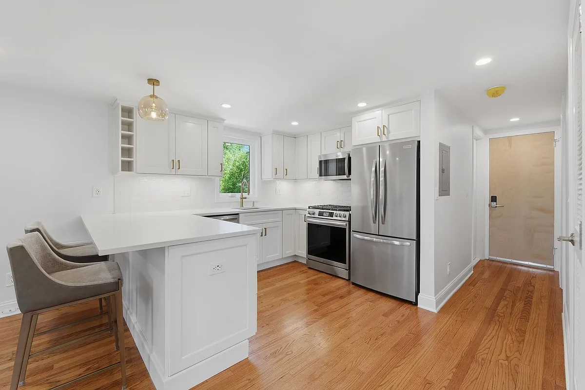 Building Photo - 333 Florence Ave #2
