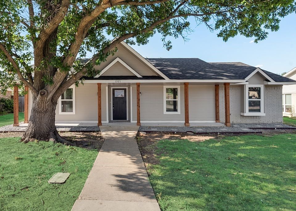 1st image of 1321 Brazos Blvd