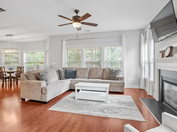 124 Sweet Violet Dr, Holly Springs, NC 27540