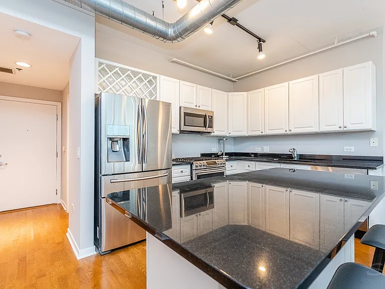 909 W Washington Blvd #707 — Photo 2