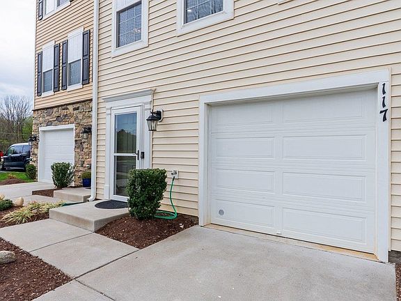 2nd image of 117 Willowshire Ct