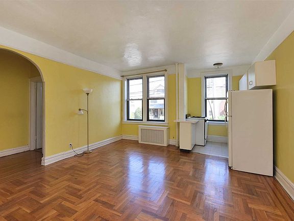 5th image of 12 Hempstead Ave APT 1D
