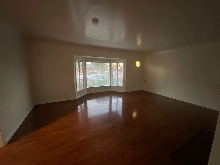 519 S Tamarind Ave — Photo 3