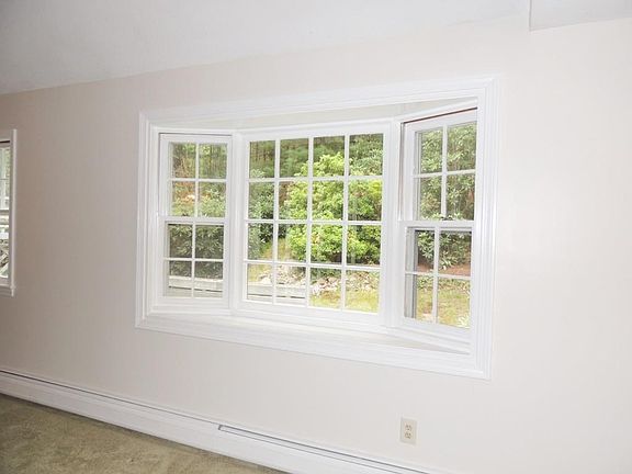 5th image of 619 Essex St