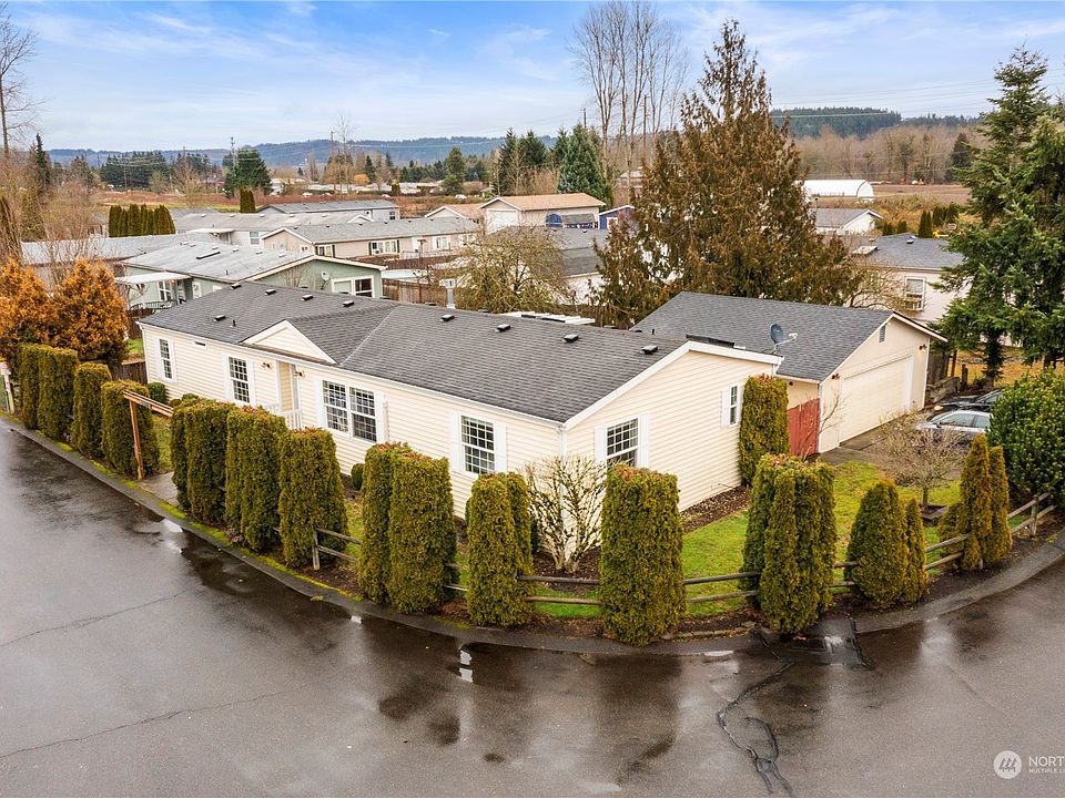 Beautiful corner lot>