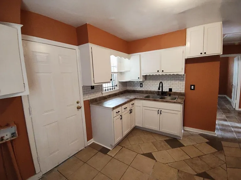 3451 Sharpe Ave — Photo 5