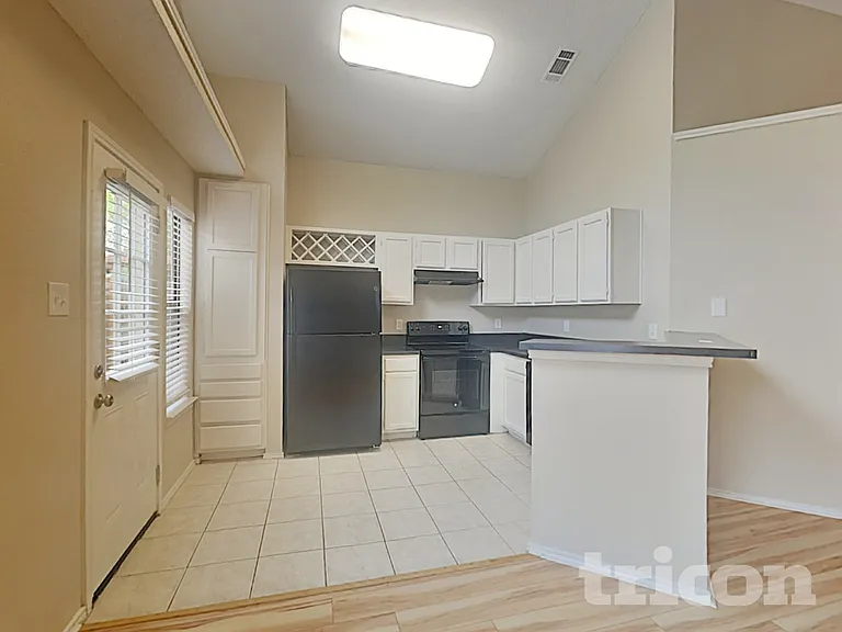 2033 Feather Ln — Photo 8