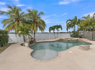 Twin Lake Shores East, Miami, FL 33186