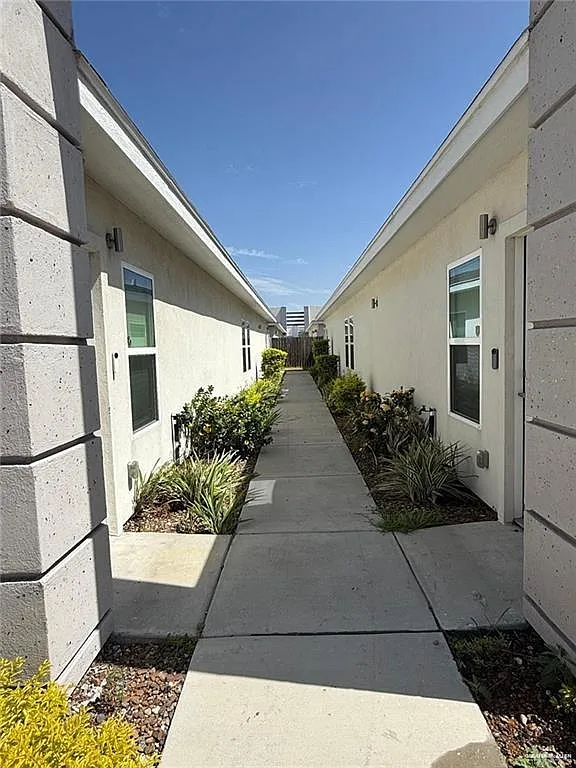 3 bed, 2.0 bath, 4030 sqft, $1,250 — Photo 2