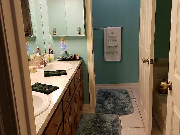 4th image of 928 Sturbridge Dr #128