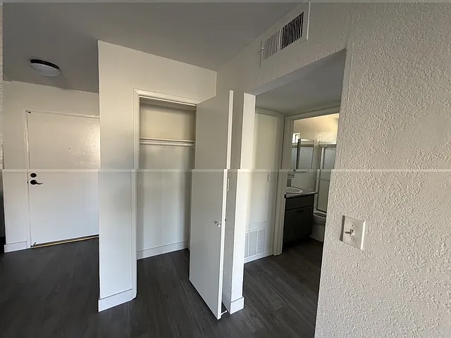 1240 N Cherokee Ave — Photo 4