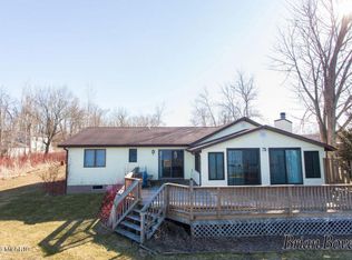 925 E Hess Lake Dr, Grant, MI