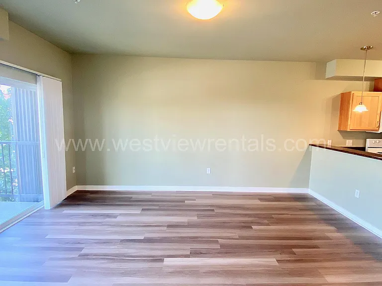 200 E Maple St — Photo 17