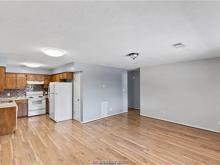 609 Wades Way #3 — Photo 4