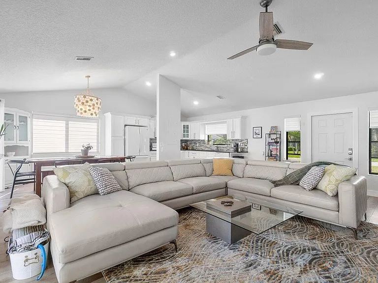 6085 Robinson St — Photo 13