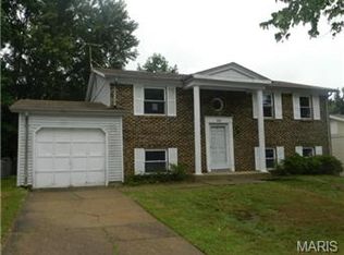 967 Tree Trails Ln, Fenton, MO 63026