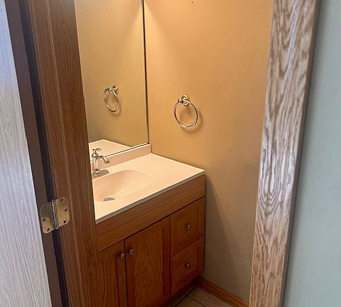 Half bath (toilet not showing)