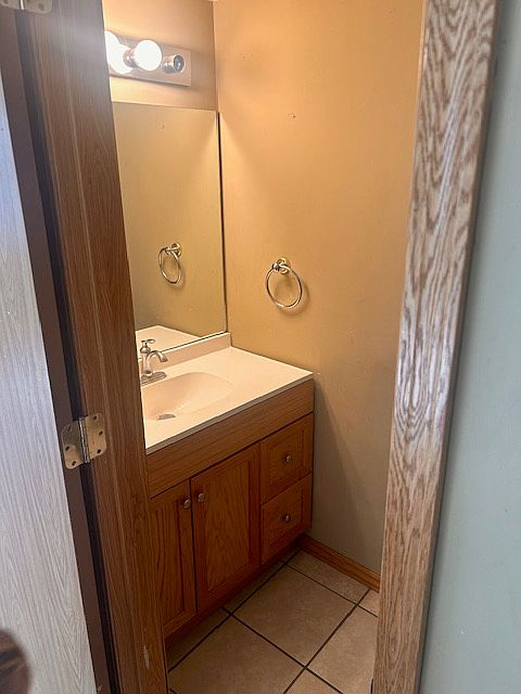 Half bath (toilet not showing)