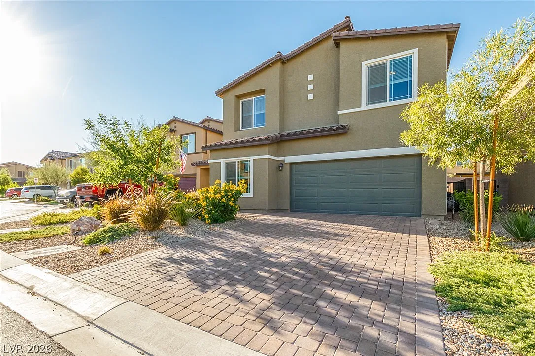 4 bed, 2.5 bath, 1833 sqft, $2,400 — Photo 2