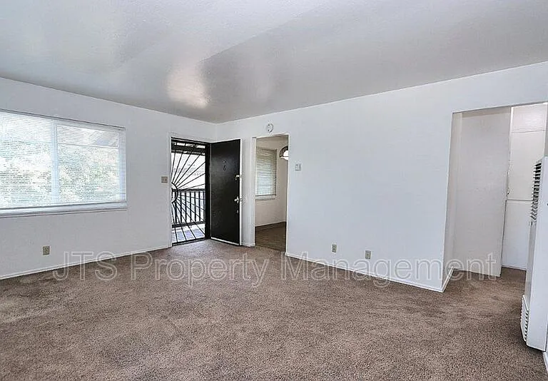 4439 V St #6 — Photo 21
