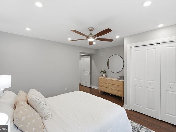 4th image of 709 Jackson St NE APT 1