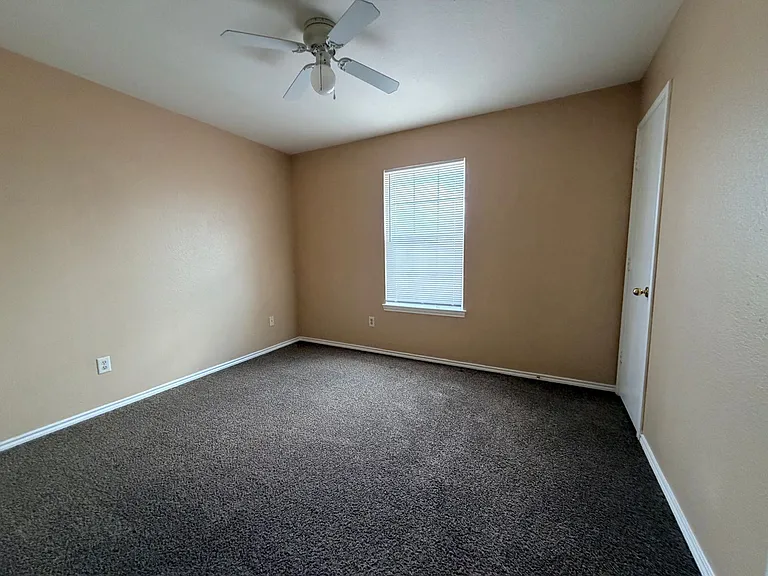 5703 Redstone Dr — Photo 15