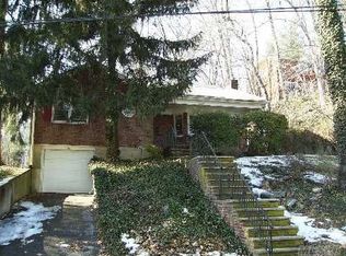 4 Bly Ct, Great Neck, NY 11023